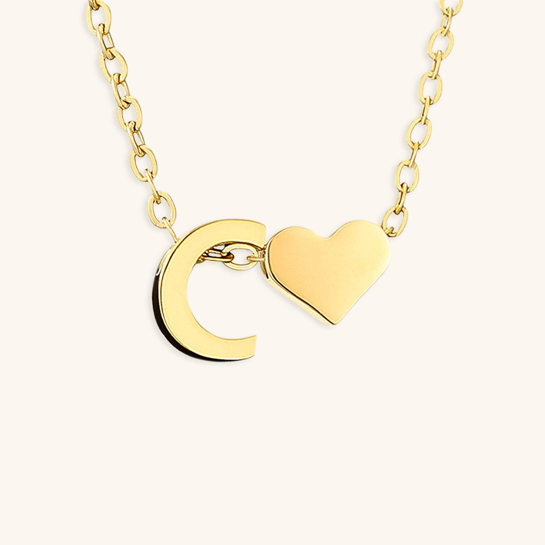 Goldkette mit dem Anfangsbuchstaben „Ria“