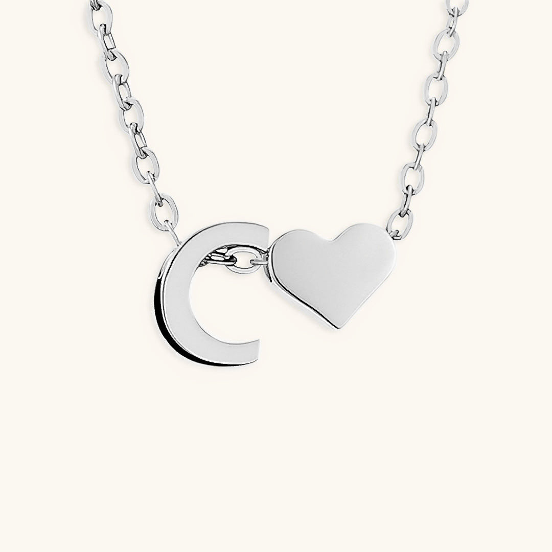 Goldkette mit dem Anfangsbuchstaben „Ria“