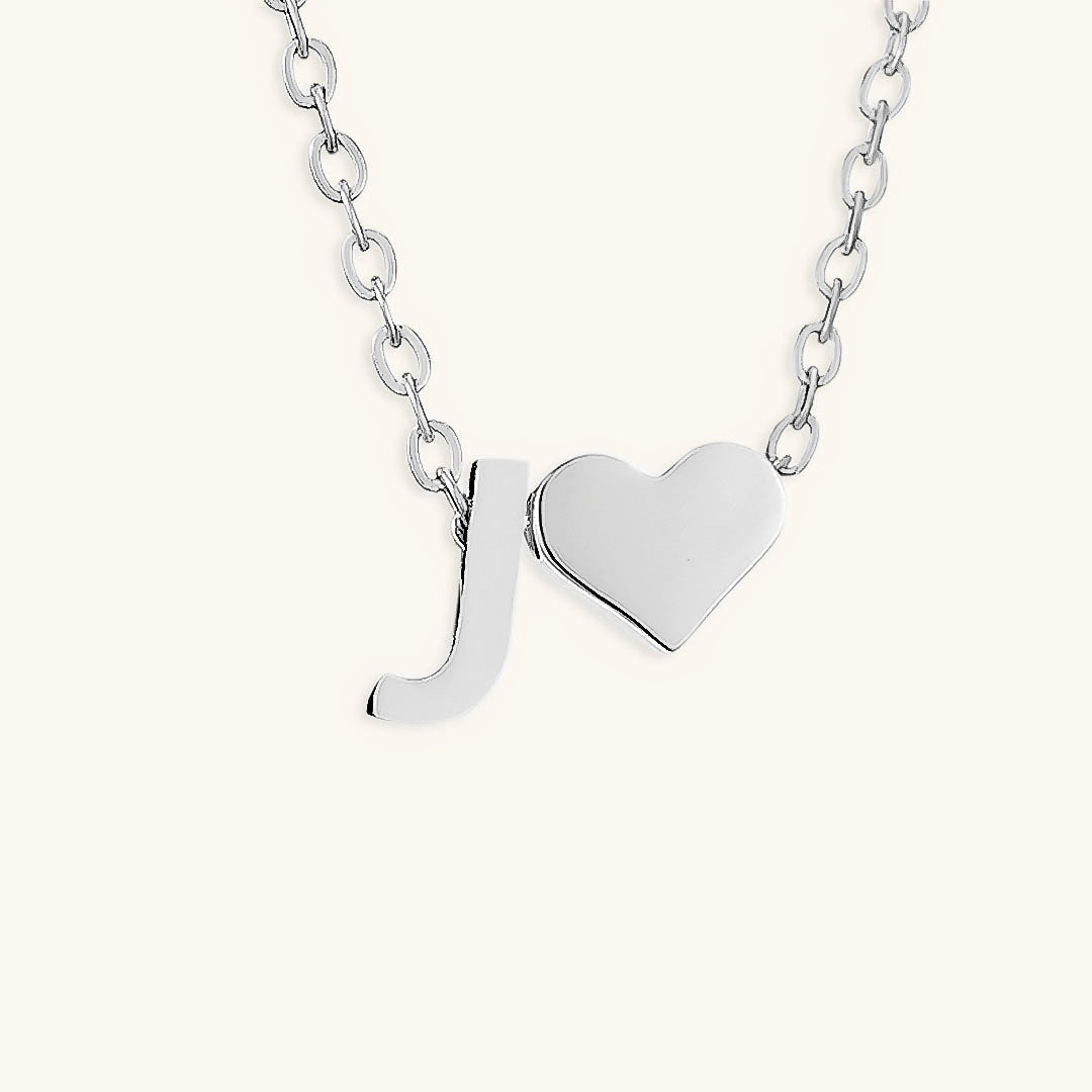 Goldkette mit dem Anfangsbuchstaben „Ria“