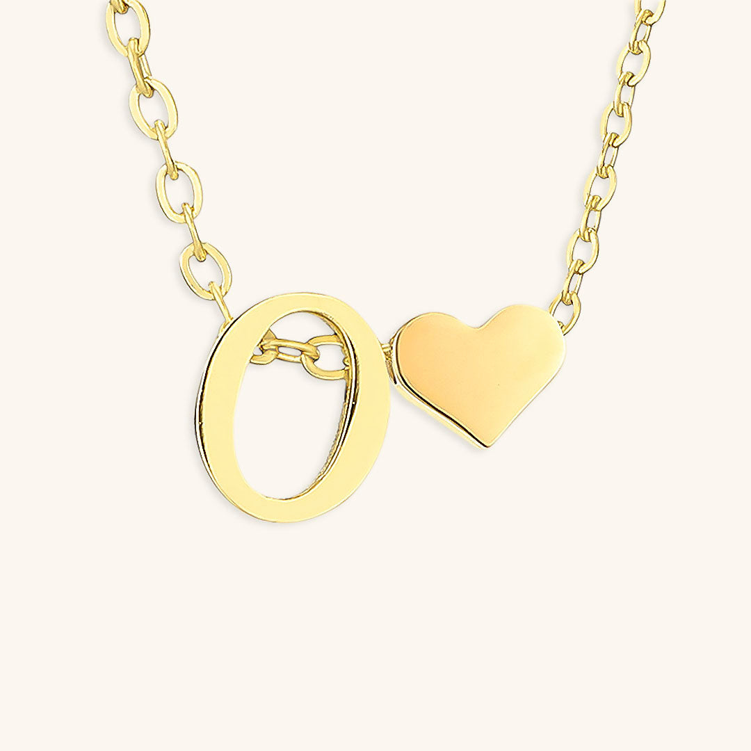 Goldkette mit dem Anfangsbuchstaben „Ria“