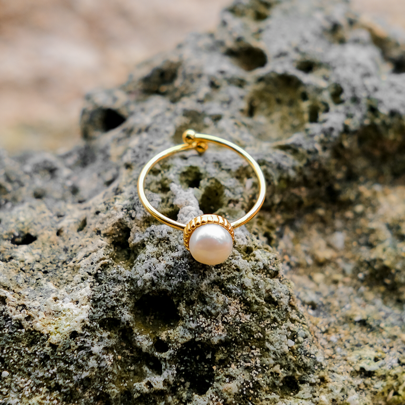 Solitaire Gold Pearl Ring