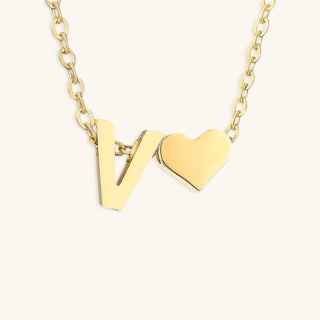 Goldkette mit dem Anfangsbuchstaben „Ria“