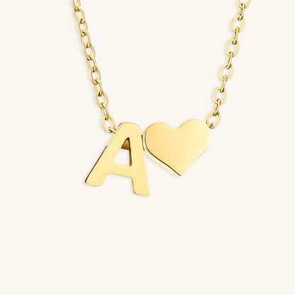 Goldkette mit dem Anfangsbuchstaben „Ria“