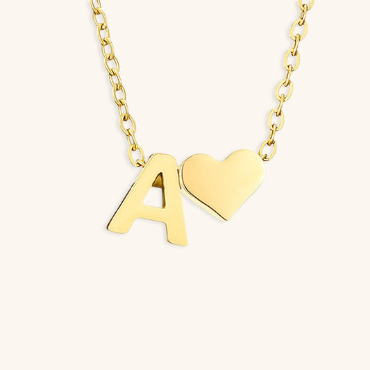 Goldkette mit dem Anfangsbuchstaben „Ria“