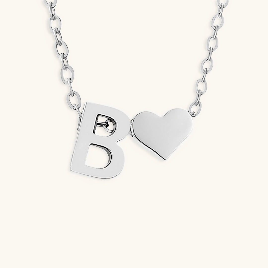 Goldkette mit dem Anfangsbuchstaben „Ria“