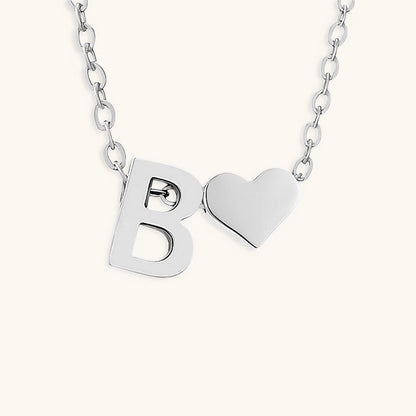 Goldkette mit dem Anfangsbuchstaben „Ria“