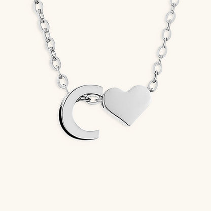 Goldkette mit dem Anfangsbuchstaben „Ria“