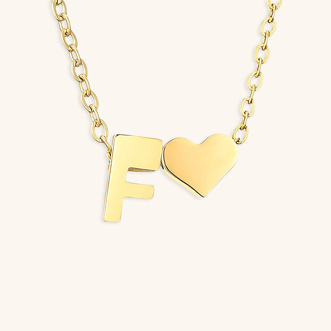Goldkette mit dem Anfangsbuchstaben „Ria“