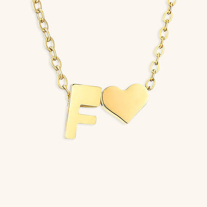 Goldkette mit dem Anfangsbuchstaben „Ria“