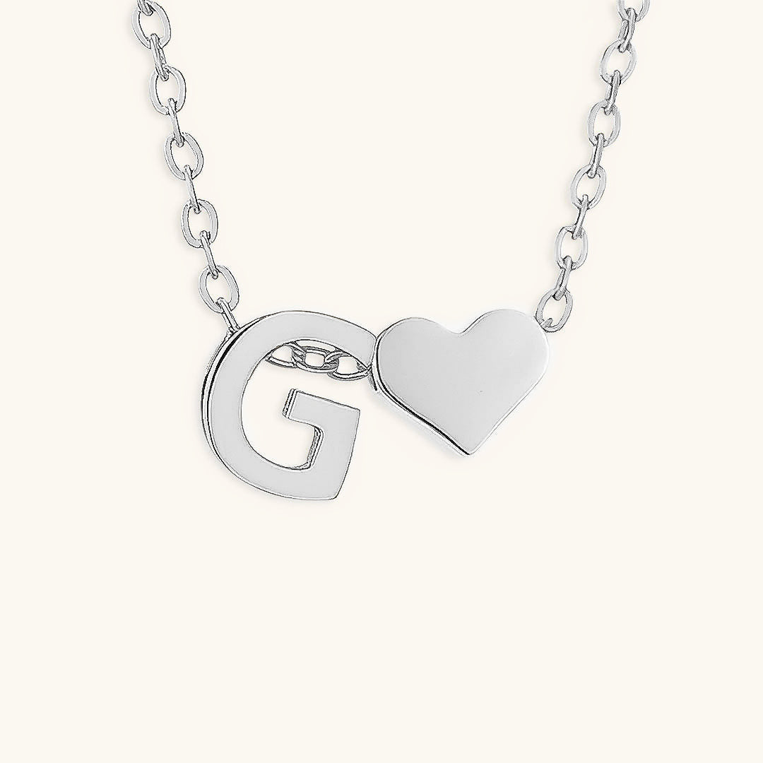 Goldkette mit dem Anfangsbuchstaben „Ria“