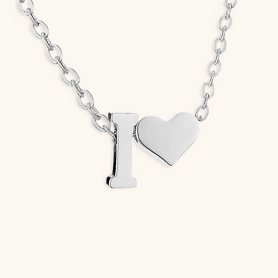 Goldkette mit dem Anfangsbuchstaben „Ria“