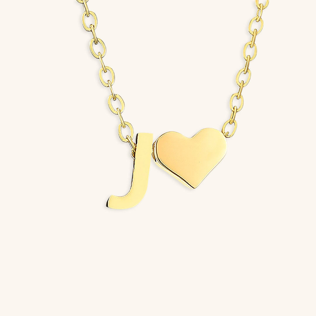 Goldkette mit dem Anfangsbuchstaben „Ria“