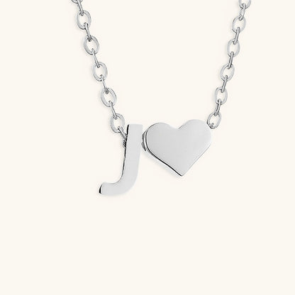 Goldkette mit dem Anfangsbuchstaben „Ria“