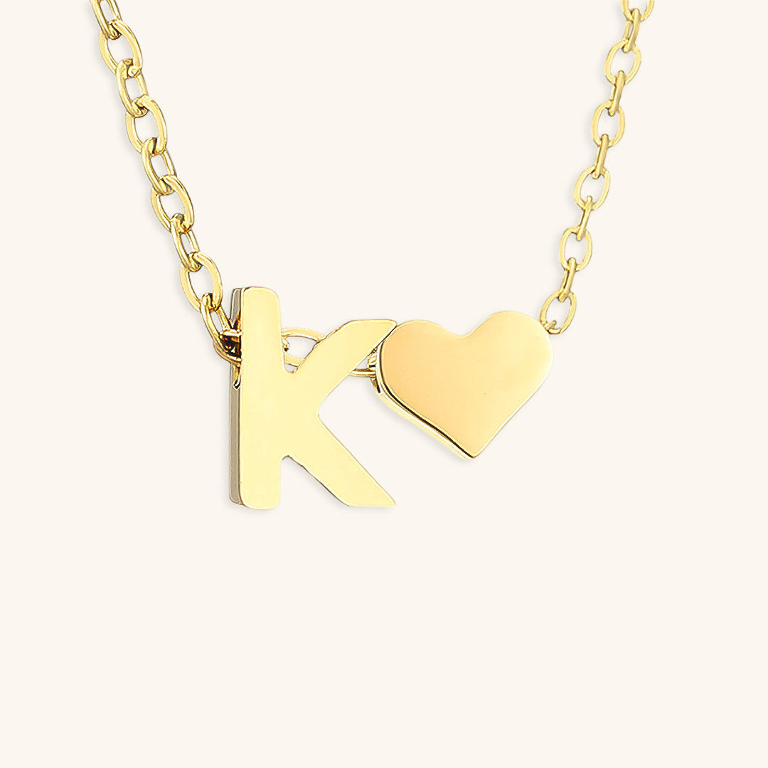 Goldkette mit dem Anfangsbuchstaben „Ria“