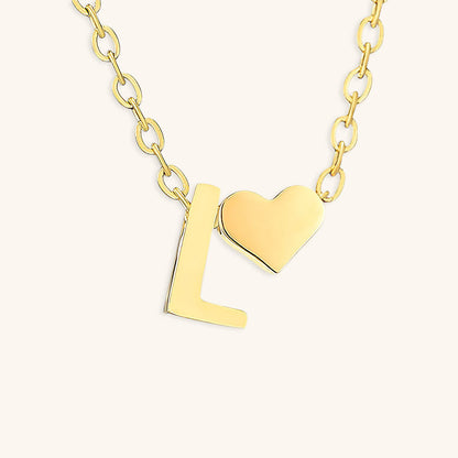 Goldkette mit dem Anfangsbuchstaben „Ria“