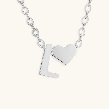 Goldkette mit dem Anfangsbuchstaben „Ria“