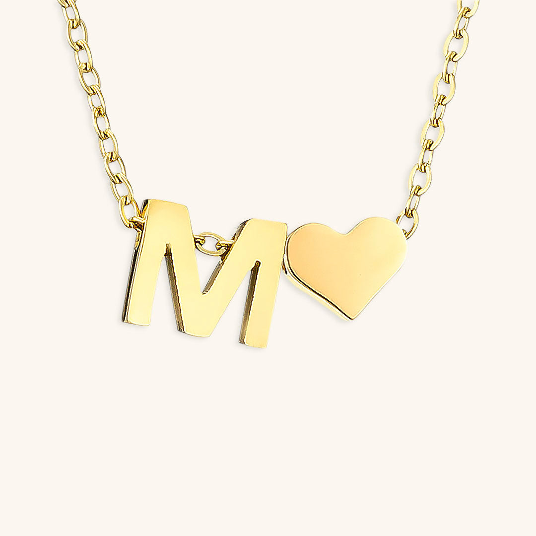Goldkette mit dem Anfangsbuchstaben „Ria“