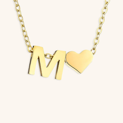 Goldkette mit dem Anfangsbuchstaben „Ria“