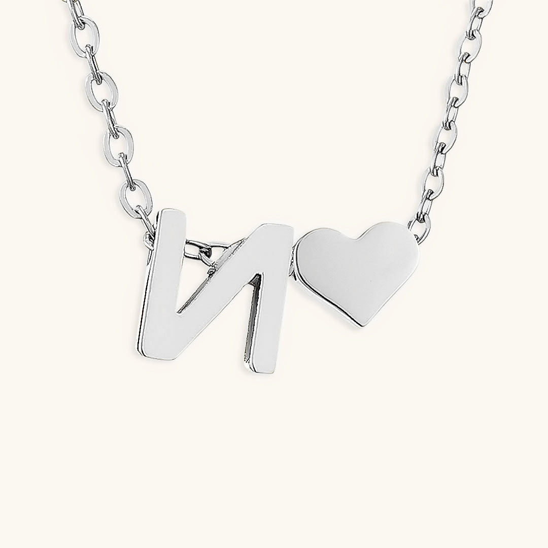 Goldkette mit dem Anfangsbuchstaben „Ria“