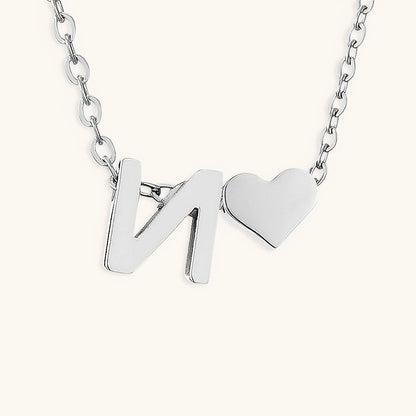 Goldkette mit dem Anfangsbuchstaben „Ria“