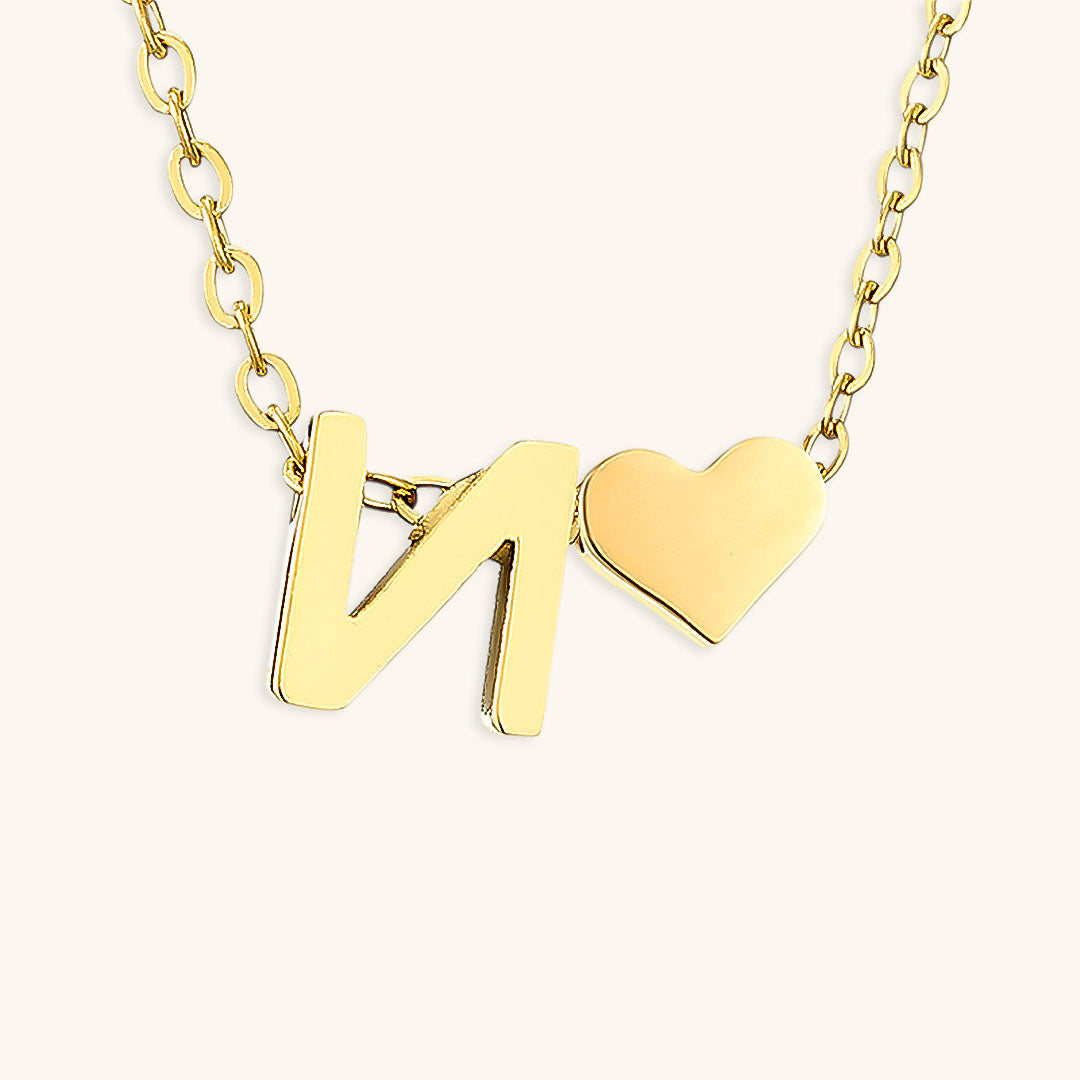 Goldkette mit dem Anfangsbuchstaben „Ria“
