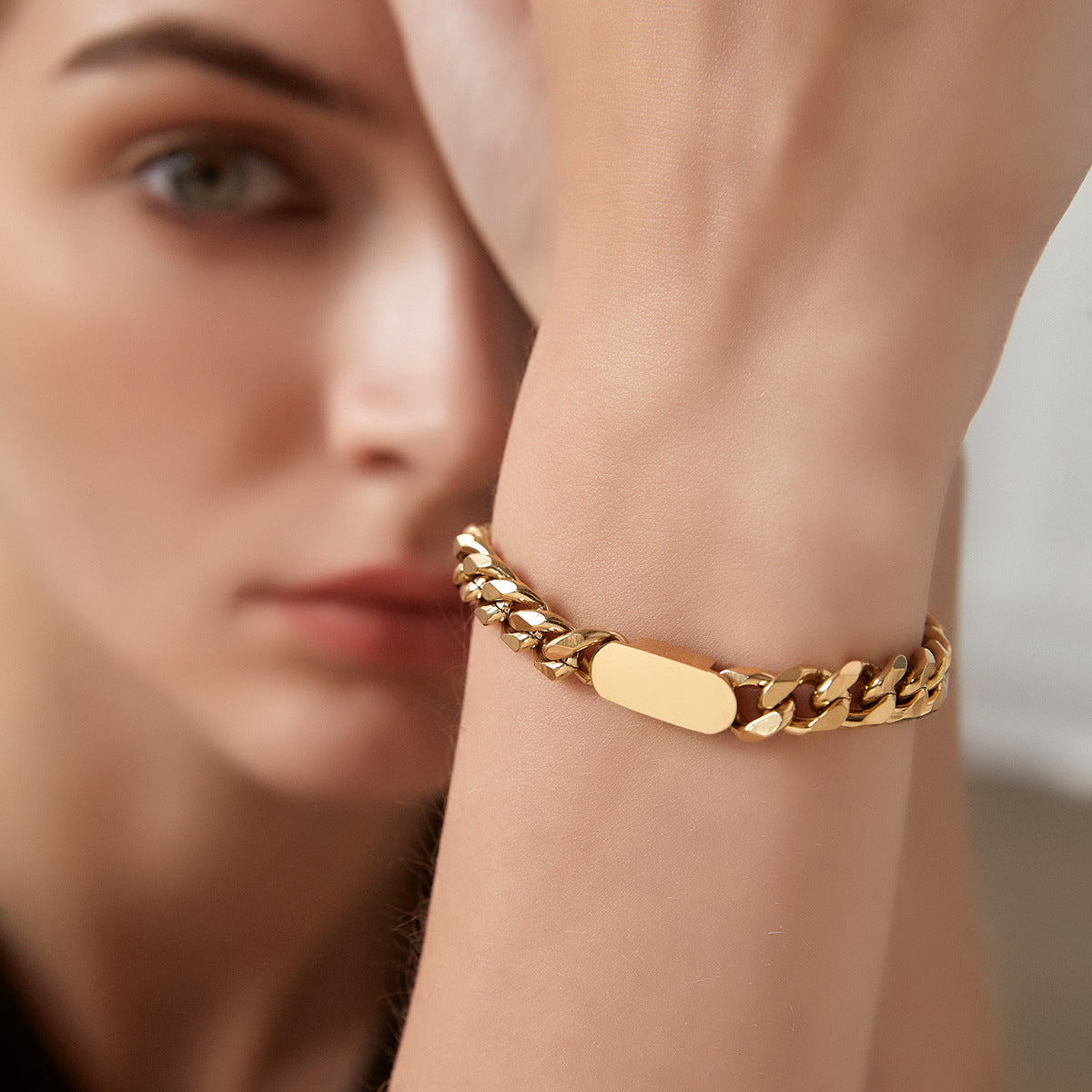 Rechteckiges Panzerkettenarmband – 18 Karat vergoldet