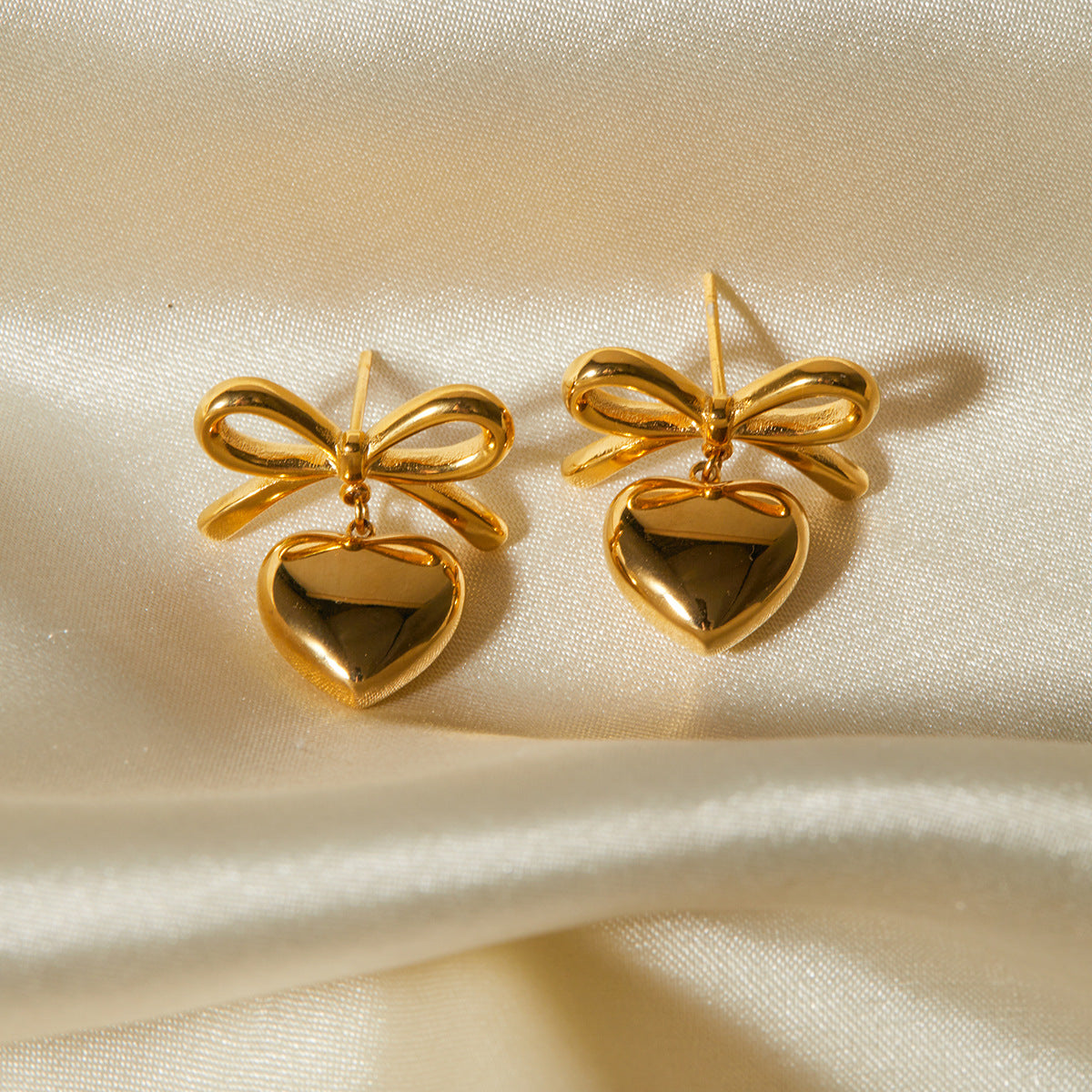 Rowanne – Französische Knoten-Ohrringe in Gold