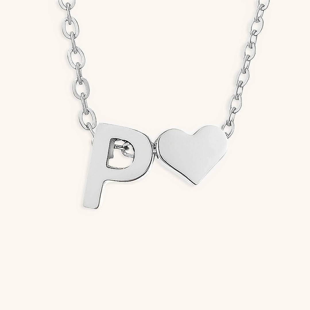 Goldkette mit dem Anfangsbuchstaben „Ria“