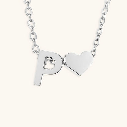 Goldkette mit dem Anfangsbuchstaben „Ria“