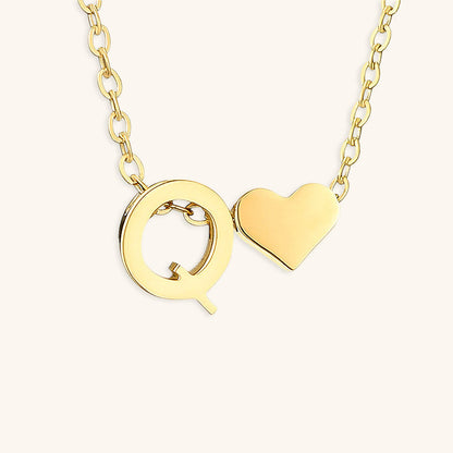Goldkette mit dem Anfangsbuchstaben „Ria“