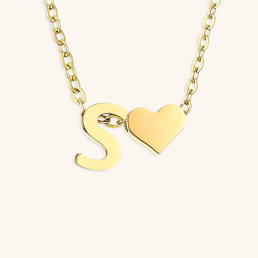 Goldkette mit dem Anfangsbuchstaben „Ria“