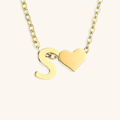 Goldkette mit dem Anfangsbuchstaben „Ria“