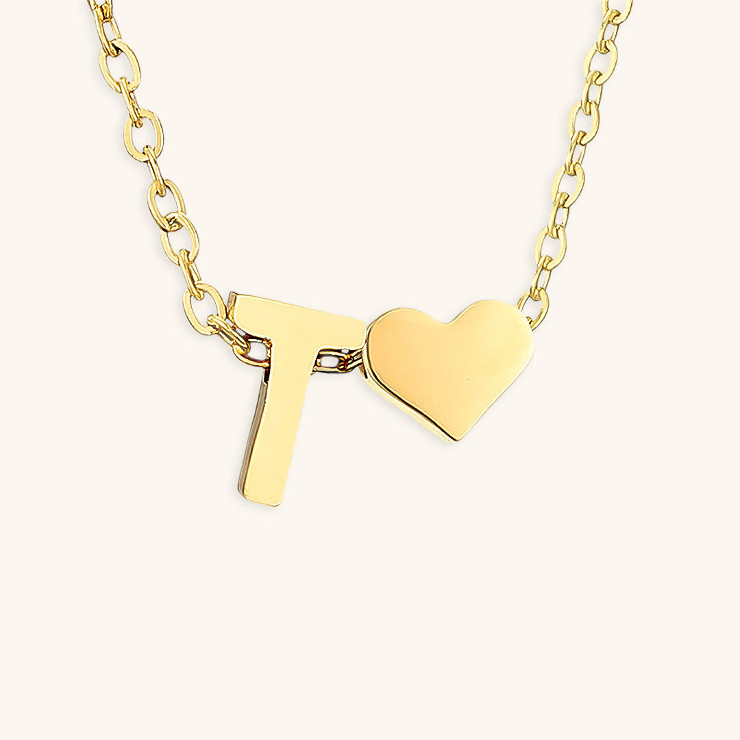 Goldkette mit dem Anfangsbuchstaben „Ria“