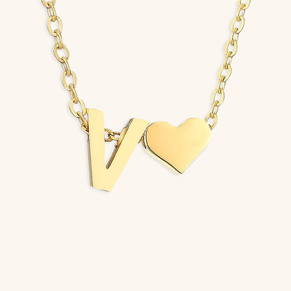 Goldkette mit dem Anfangsbuchstaben „Ria“