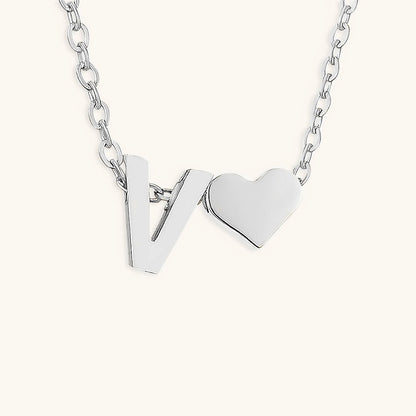 Goldkette mit dem Anfangsbuchstaben „Ria“