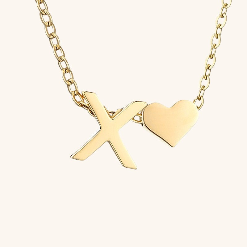Goldkette mit dem Anfangsbuchstaben „Ria“