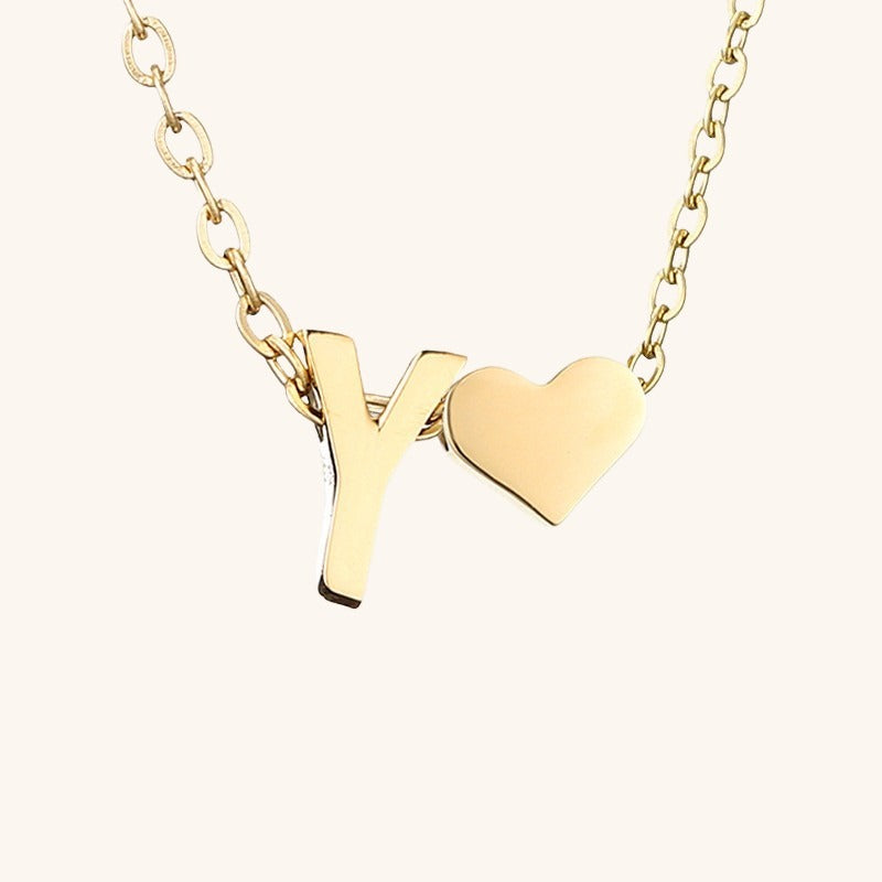 Goldkette mit dem Anfangsbuchstaben „Ria“