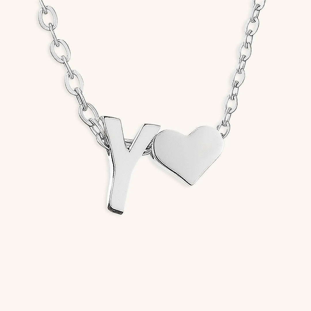 Goldkette mit dem Anfangsbuchstaben „Ria“
